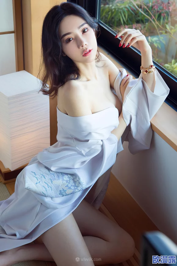 国产亚洲美女精品久久久：新一季时尚潮流引领者，展现独特魅力与风格的盛宴即将开启！