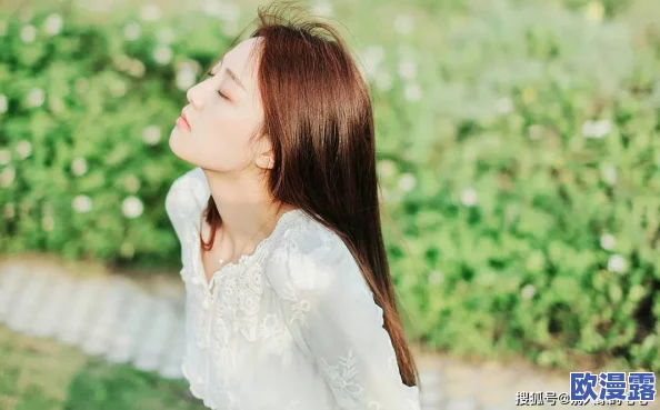 中国女孩去tieol:一段关于勇敢追梦与自我发现的旅程,展现了年轻女性在异国他乡的成长与挑战 中国女孩去tieol:一段关于勇敢追梦与自我发现的旅程,展现了年轻女性在异国他乡的成长与挑战