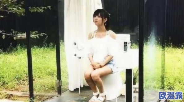 美女撒尿秘 部位无遮挡：最新视频曝光，网友热议其大胆表现与真实反应，引发广泛关注与讨论！