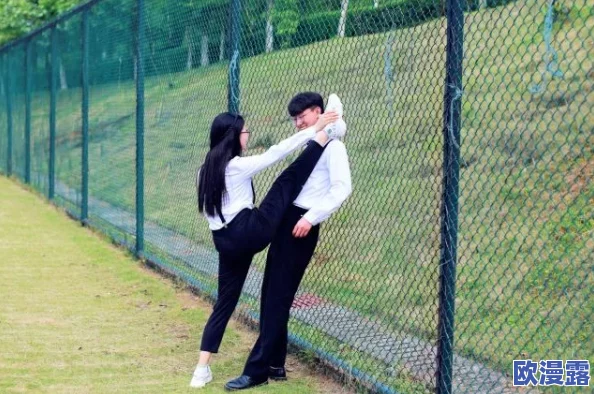 男人激烈吃奶动态图gif：最新动态分享，带你领略不一样的视觉体验与情感冲击，快来看看吧！
