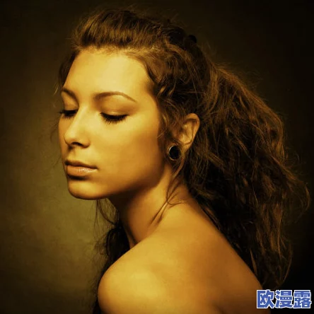 黑人巨茎大战金发尤物美女：一场引人注目的视觉盛宴，挑战传统审美观念与身体表现的极限！