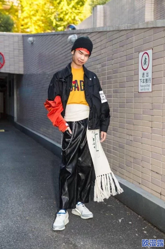 久久精品美女久久：最新时尚潮流引领，明星们的穿搭风格成为热议焦点，网友纷纷模仿追随！