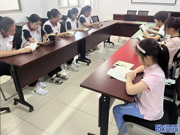 亚洲综合区图片小说区：最新动态分享，精彩内容不断更新，带你领略不一样的视觉盛宴与故事体验！