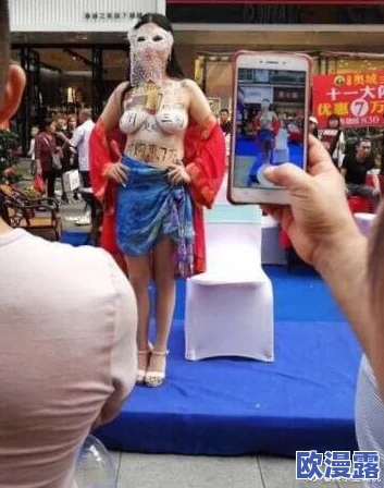 美女脱内裤玩了男士香水，惊现逬洞口引发热议！