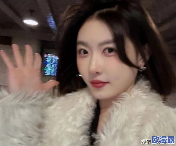 粉嫩虎白扒开小雪泬视频引发热议，网友纷纷讨论其背后的故事与影响，关注度持续攀升！