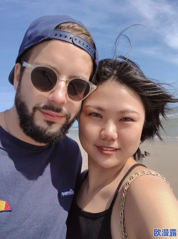 外国夫妻自拍色哟哟，分享甜蜜瞬间与旅行趣事，展现多元文化交融的美好生活方式