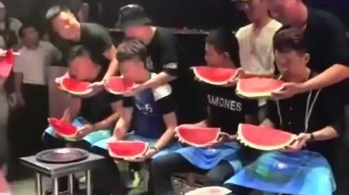 每日大赛在线吃瓜:震惊!知名选手因作弊被当场揭发,比赛瞬间陷入混乱! 每日大赛在线吃瓜:震惊!知名选手因作弊被当场揭发,比赛瞬间陷入混乱!