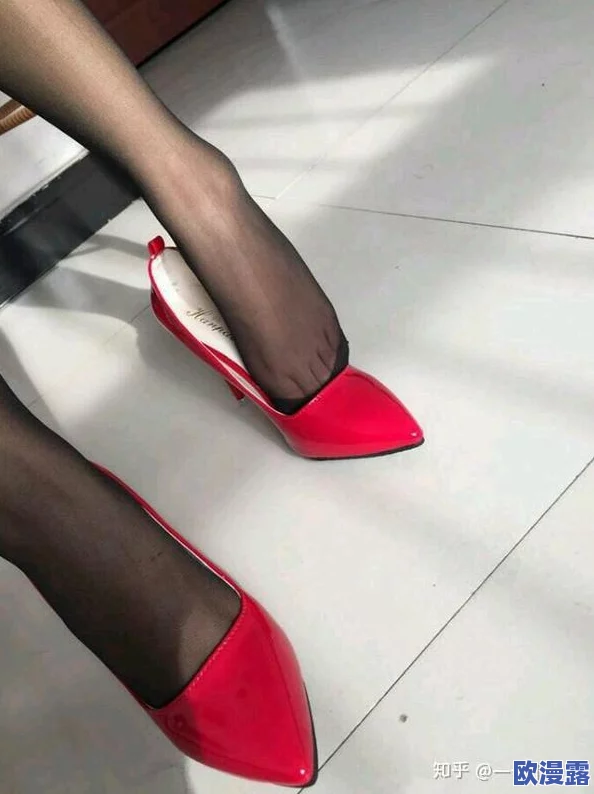 熟女丝足交：热潮来袭，熟女们的魅力与激情引发全城关注！