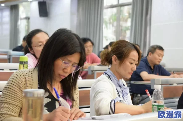啊老师太深了好大，学生们纷纷表示难以理解，课堂气氛瞬间变得紧张而有趣，引发热议与讨论