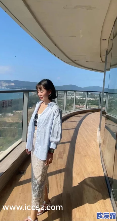 翘臀美女xx00后进式在阳台图，展现出青春活力与迷人身姿，引发网友热议，纷纷点赞评论