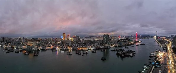 葡萄不准掉出来晚上检查，近日有网友分享了自己在夜间检查葡萄的趣事，引发众多关注与讨论