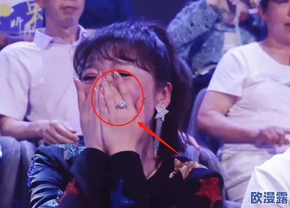 鞠婧祎张开双腿流白浆，最新动态引发热议，粉丝纷纷评论支持与关注