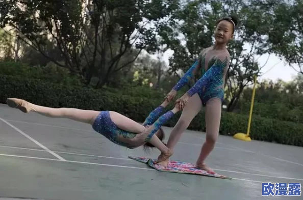 雪白肥臀用力的上下耸动,展现出令人惊叹的舞蹈技巧与力量,吸引了众多观众的目光与赞赏 雪白肥臀用力的上下耸动,展现出令人惊叹的舞蹈技巧与力量,吸引了众多观众的目光与赞赏