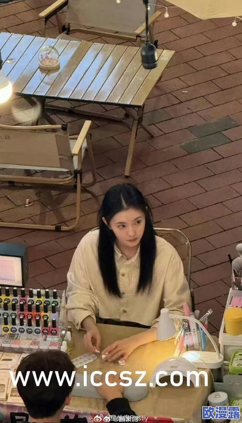 美女mm131爽爽久久:最新动态曝光,网友热议其时尚穿搭与生活分享,引发众多粉丝关注与讨论 美女mm131爽爽久久:最新动态曝光,网友热议其时尚穿搭与生活分享,引发众多粉丝关注与讨论