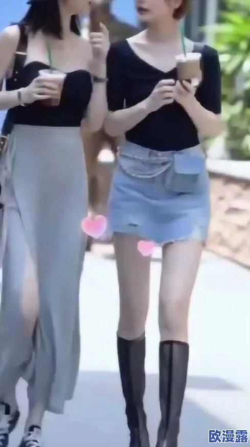 超短裙美女露小内内视频引发热议，网友纷纷评论其大胆穿搭与时尚风格，成为社交媒体上的热门话题