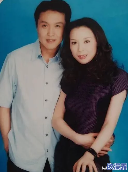 解开班长的裙子猛烈进入，网友对此表示震惊，认为这种内容不应出现在公共平台上，呼吁加强监管