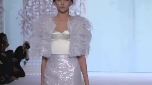 极品美女模特在时尚秀场上惊艳亮相,瞬间引发全场热议与疯狂追捧! 极品美女模特在时尚秀场上惊艳亮相,瞬间引发全场热议与疯狂追捧!