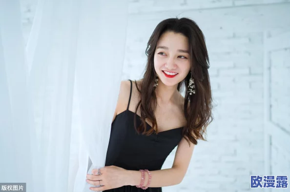 狠狠的她下面，网友们纷纷表示这样的内容过于露骨，不适合在公共平台传播，应该加强审核