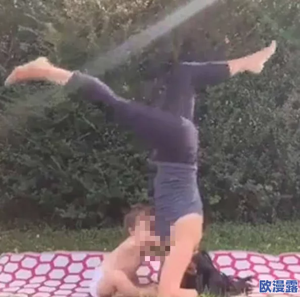 美女被吸乳图片引发热议，网友们纷纷讨论其背后的文化意义与社会影响，相关话题持续升温