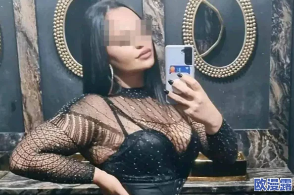 美女的胸给男人玩视频，许多网友对此表示不满，认为这种内容过于低俗，不应在公共平台传播