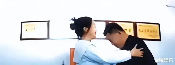 男女亲吻视频边吻边脱，最新动态引发热议，网友纷纷讨论其背后的情感表达与社会影响