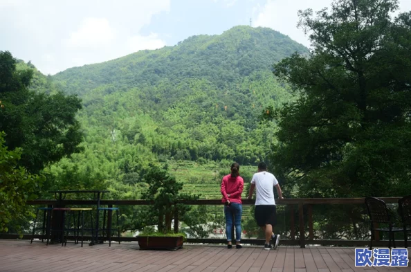 激情艳遇山村：当地旅游业蓬勃发展，吸引众多游客体验乡村浪漫与自然风光，推动经济增长