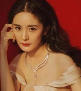 杨幂被到奶水都喷出来，最新进展：事件引发热议，网友纷纷讨论其背后原因与影响