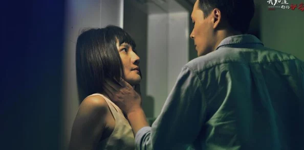 探索双性高H灌水Play的男男互动:激情与欲望的极致体验 探索双性高H灌水Play的男男互动:激情与欲望的极致体验