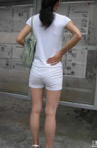 撕掉她的衣服吮的双乳视频:最新进展揭示事件背后的真相与相关人士的反应,引发广泛讨论 撕掉她的衣服吮的双乳视频:最新进展揭示事件背后的真相与相关人士的反应,引发广泛讨论