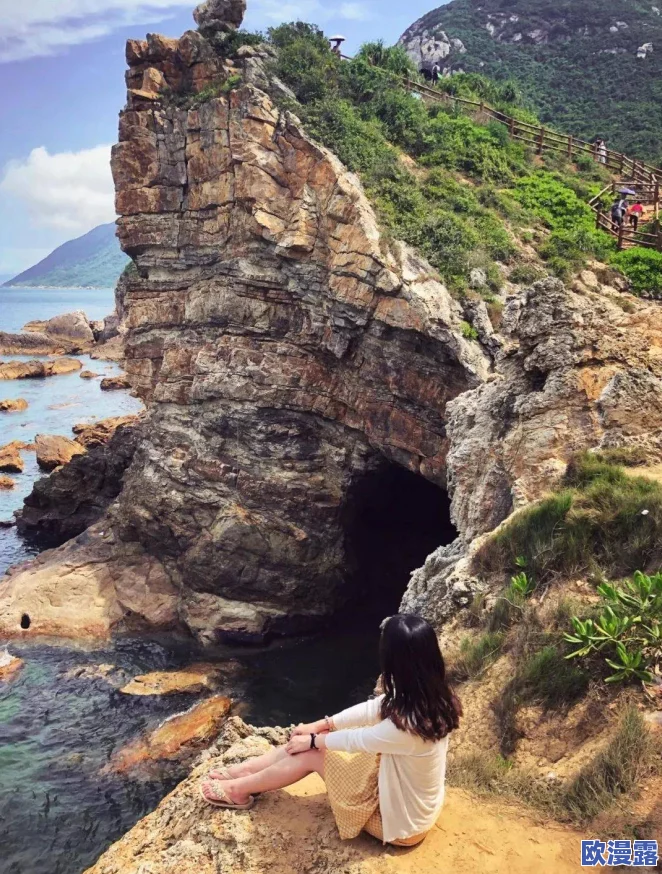 海角 披风:在神秘的海岸线上,探寻披风背后的故事与传说,感受自然与人文的交融之美 海角 披风:在神秘的海岸线上,探寻披风背后的故事与传说,感受自然与人文的交融之美
