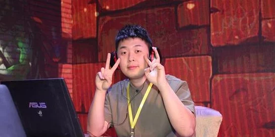 炉石传说杜海涛亮相黄金公开赛，客串解说嘉宾引关注