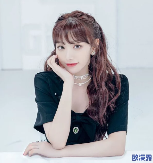 “小婕子梦琳的第一次：紧张与期待交织的青春故事，探索成长中的爱与勇气”