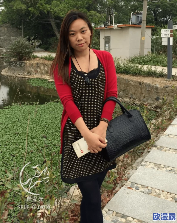 探索美国大肥婆在情感与身体交融中的独特体验：一场关于自我认同与爱的深刻旅程