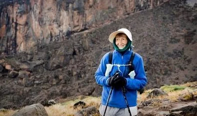 探索非洲老妇的自由生活：打破传统束缚，展现真实自我与独特魅力的故事