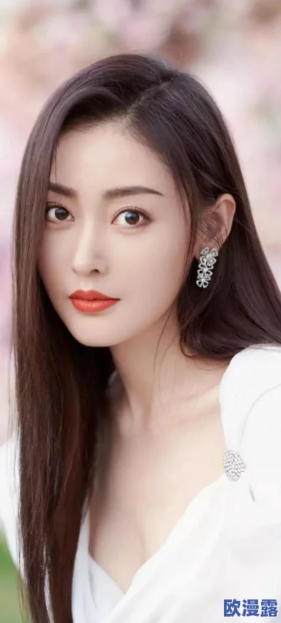 丰满白嫩白＊w：最新动态揭示了其在时尚界的影响力与受欢迎程度，吸引了众多粉丝和关注