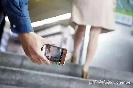 国产盗摄女厕专区：警方已介入调查，呼吁公众增强隐私保护意识，严厉打击违法行为