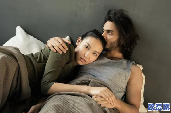 探索男女同房的亲密瞬间：真实视频试看带你领略情感与欲望交织的美妙体验