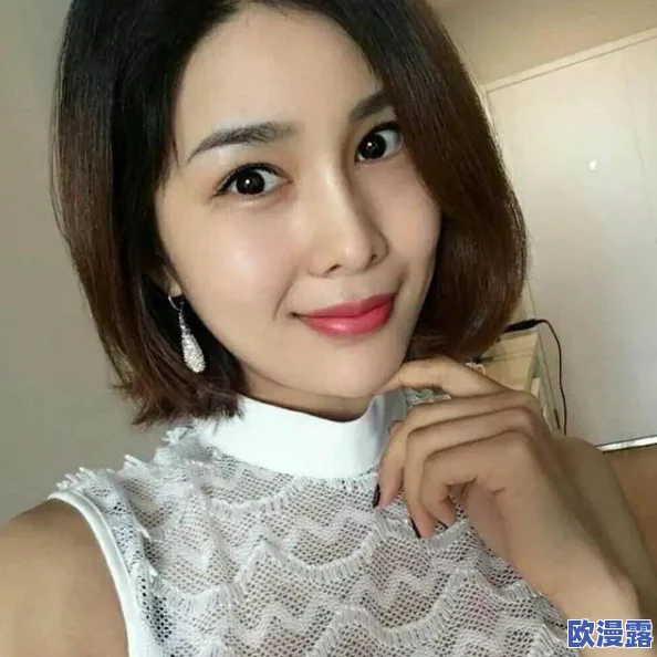 国模闫盼盼展现大尺度艺术之美，极品人体摄影作品引发热议