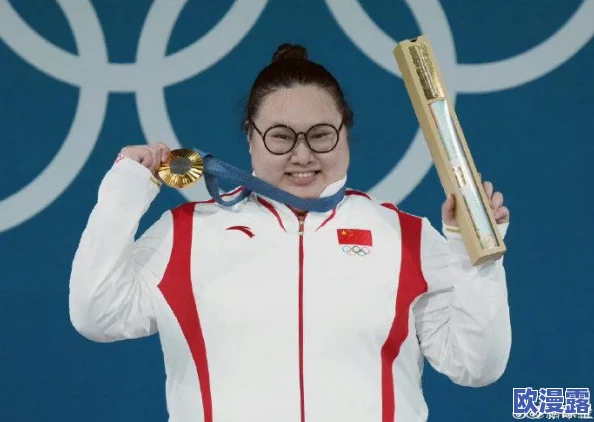 庄巧涵：成为中国首位登上奥运会领奖台的女子举重选手