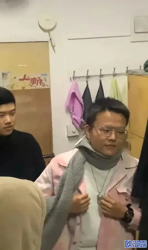 女生被男生操的视频引发热议，网友们对视频内容和传播方式展开激烈讨论，呼吁加强网络监管与保护青少年