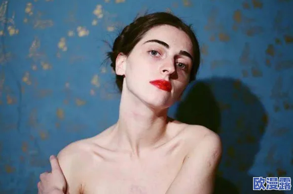 探索美丽与魅力的交汇点：看美女的逼逼，感受视觉艺术与女性之美的完美结合