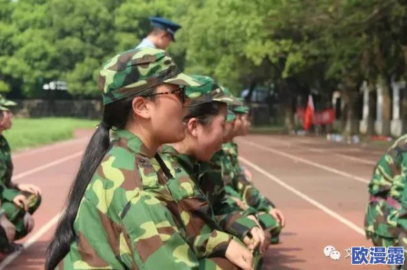 军训期间与教官之间的禁忌之恋：一场意外的激情碰撞与心灵交融