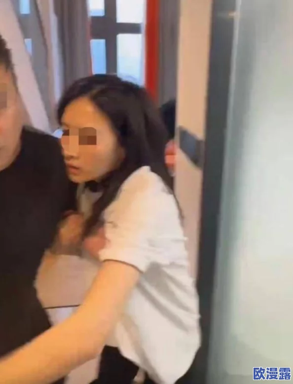 女人冒白浆视频引发热议，网友纷纷讨论其背后的社会现象与文化影响，相关话题持续升温
