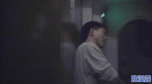 探索大尺度情感与身体的交融：一场关于爱的激情与亲密的深度对话