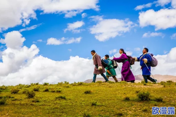 海角 披风 少年，这个故事充满了青春的梦想与勇气，让人感受到无限可能