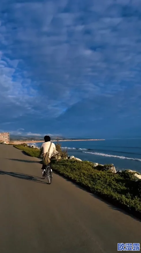 海角 披风 少年，这个故事充满了青春的梦想与勇气，让人感受到无限可能