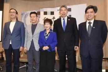 妈妈总是半夜装睡配合孩子，竟然引发家庭教育新风潮，网友热议：这招太绝了！