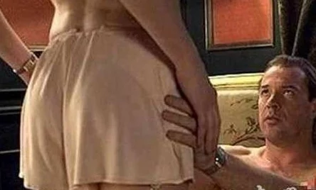 纲手脚法娴熟腿法精湛,真是让人叹为观止,她的技艺令人佩服不已! 纲手脚法娴熟腿法精湛,真是让人叹为观止,她的技艺令人佩服不已!