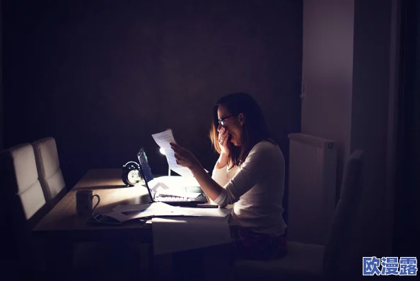 娇妻当着我的面被4p经历:我如何面对这段痛苦的回忆与重建我们的关系的挑战 娇妻当着我的面被4p经历:我如何面对这段痛苦的回忆与重建我们的关系的挑战