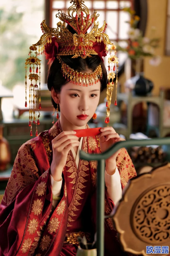 古风美女，她的气质真是让人惊艳，仿佛穿越回了古代，令人陶醉